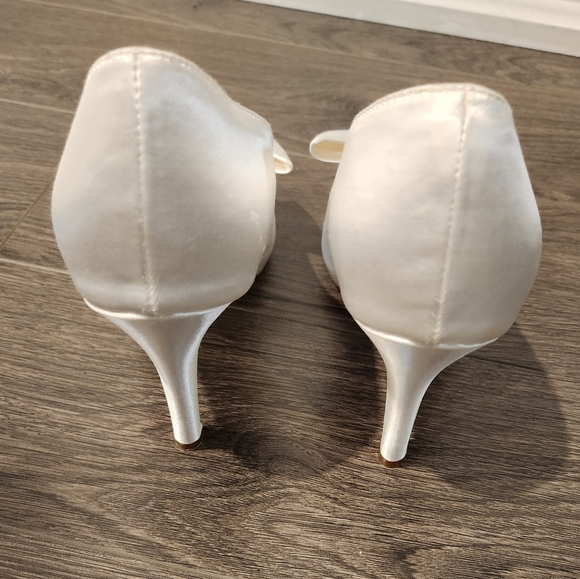 White Satin Wedding Heeled Shoes with Bow - Picture 5 of 9